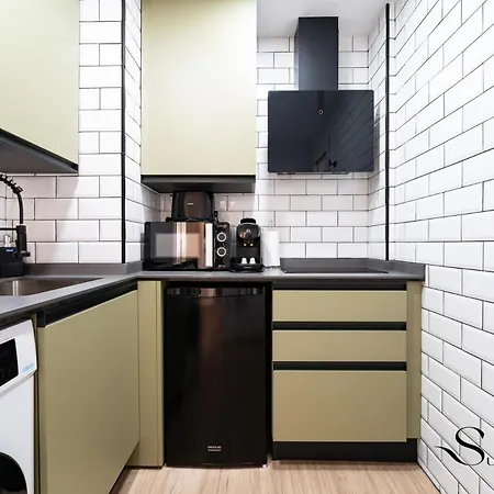 Beachfront Place With Balcony & Pool *