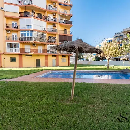 Beachfront Place With Balcony & Pool * טורמולינוס