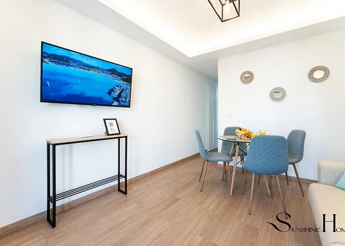 Beachfront Place With Balcony & Pool Apartment *