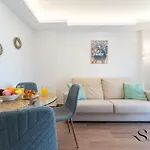 Beachfront Place With Balcony & Pool توريمولينوس
