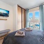 Beachfront Place With Balcony & Pool * توريمولينوس