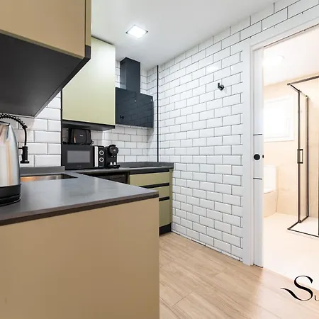 Beachfront Place With Balcony & Pool *