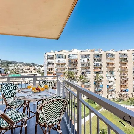 Beachfront Place With Balcony & Pool Apartament *