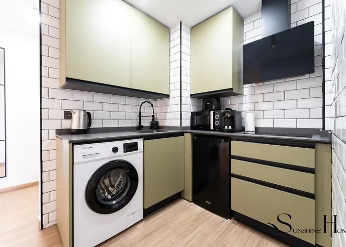 Beachfront Place With Balcony & Pool * Торремолинос