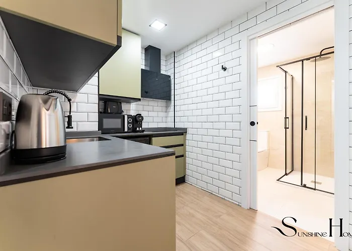 Beachfront Place With Balcony & Pool *