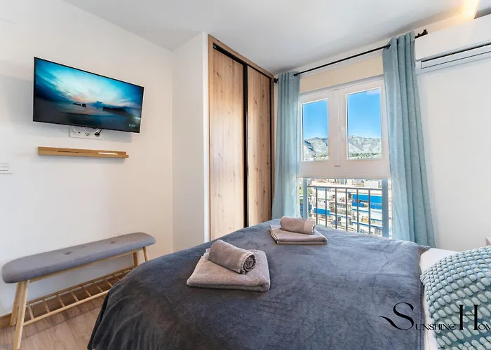 Beachfront Place With Balcony & Pool * Торремолинос