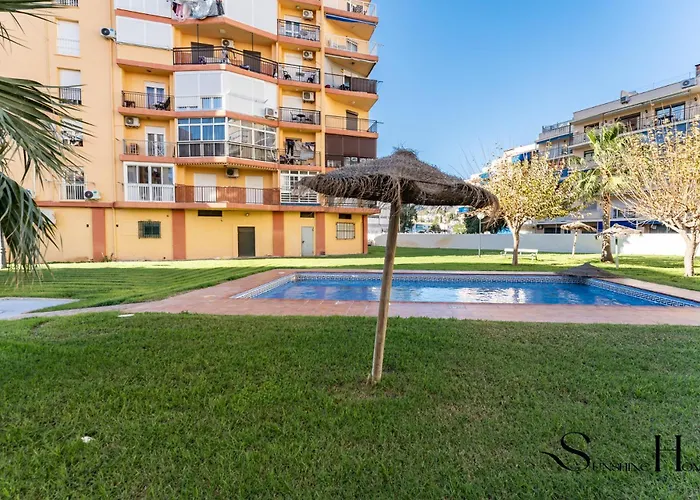 Beachfront Place With Balcony & Pool * Торремолинос