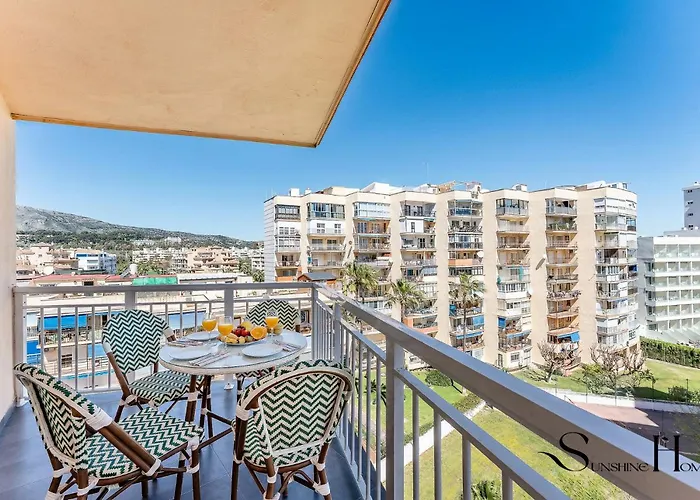 Beachfront Place With Balcony & Pool Апартаменты *