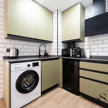 Beachfront Place With Balcony & Pool * Τορρεμολίνος