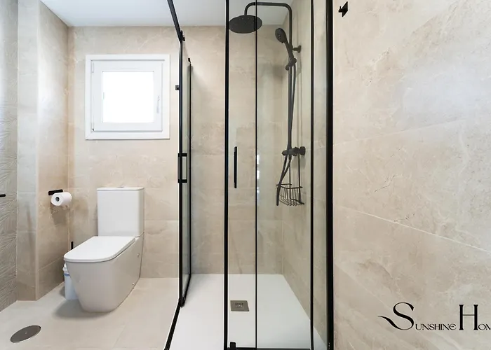 Beachfront Place With Balcony & Pool Τορρεμολίνος