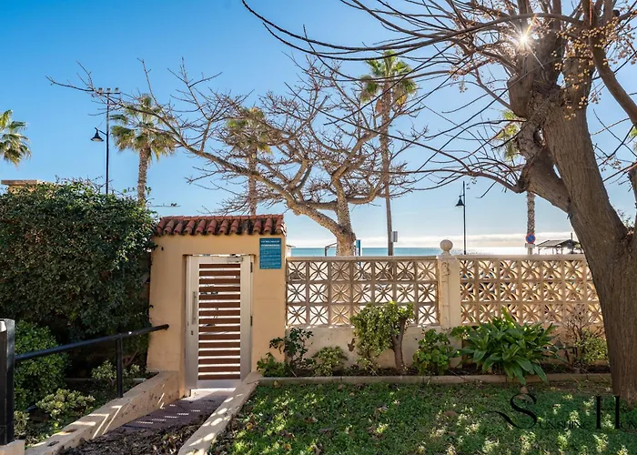 Διαμέρισμα Beachfront Place With Balcony & Pool *